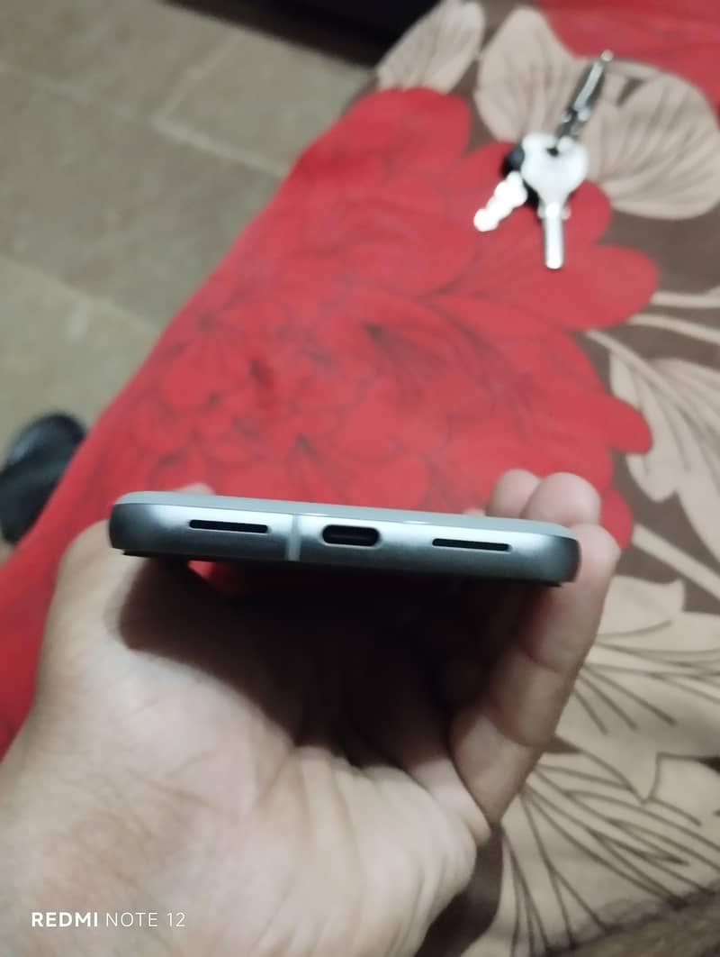 Google Pixel 8 4