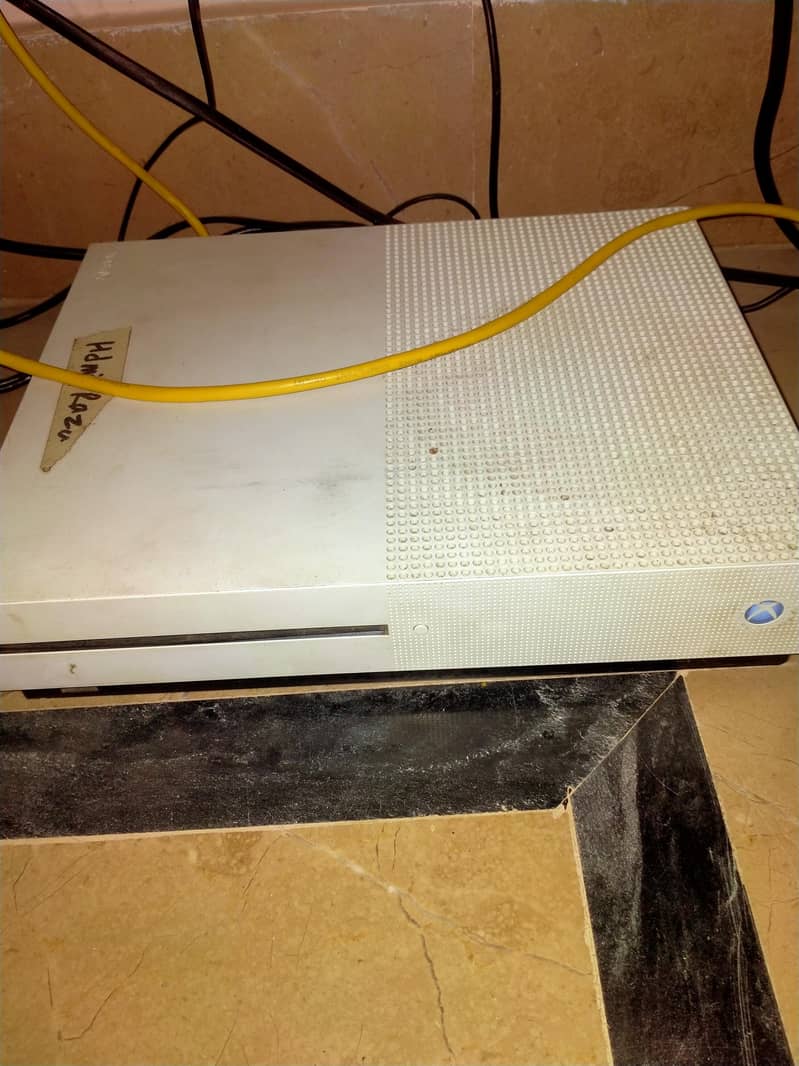 Xbox One S 1TB 0