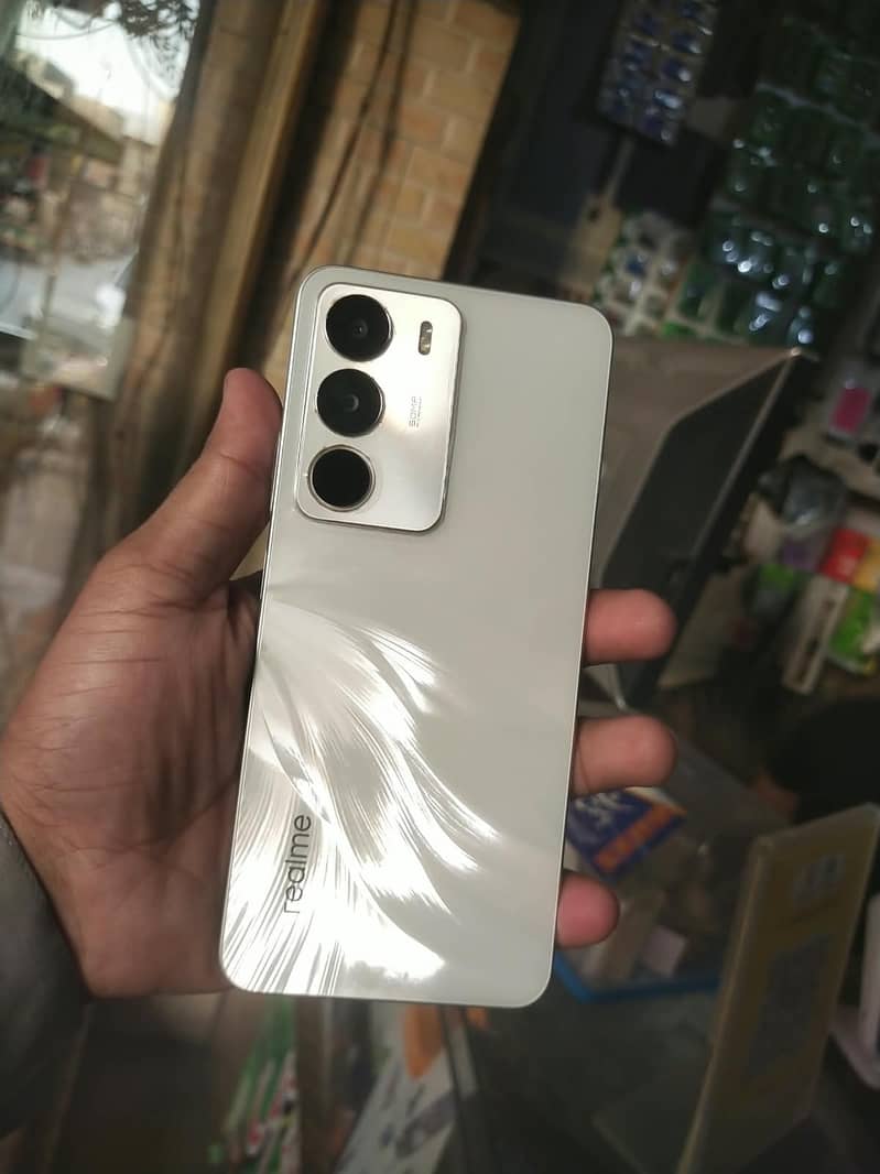 Realme C71 3