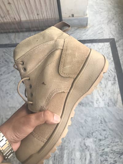 Comando shoes