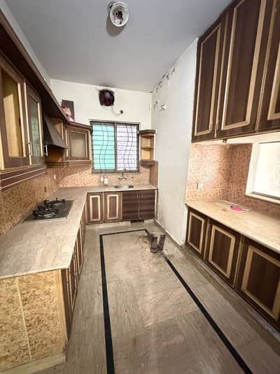 10 Marla Uper Portion For Rent ( Railway Officers Colony)