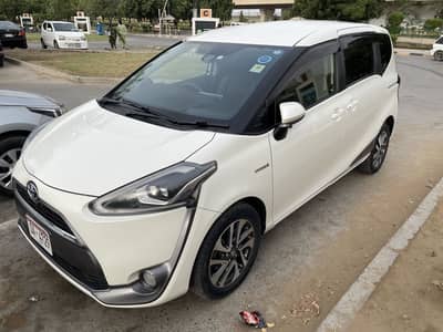 Toyota Sienta 2018
