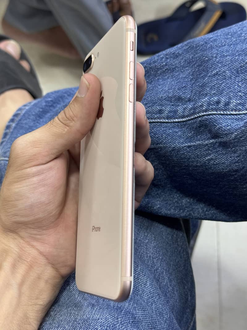 Apple iPhone 8 Plus 1