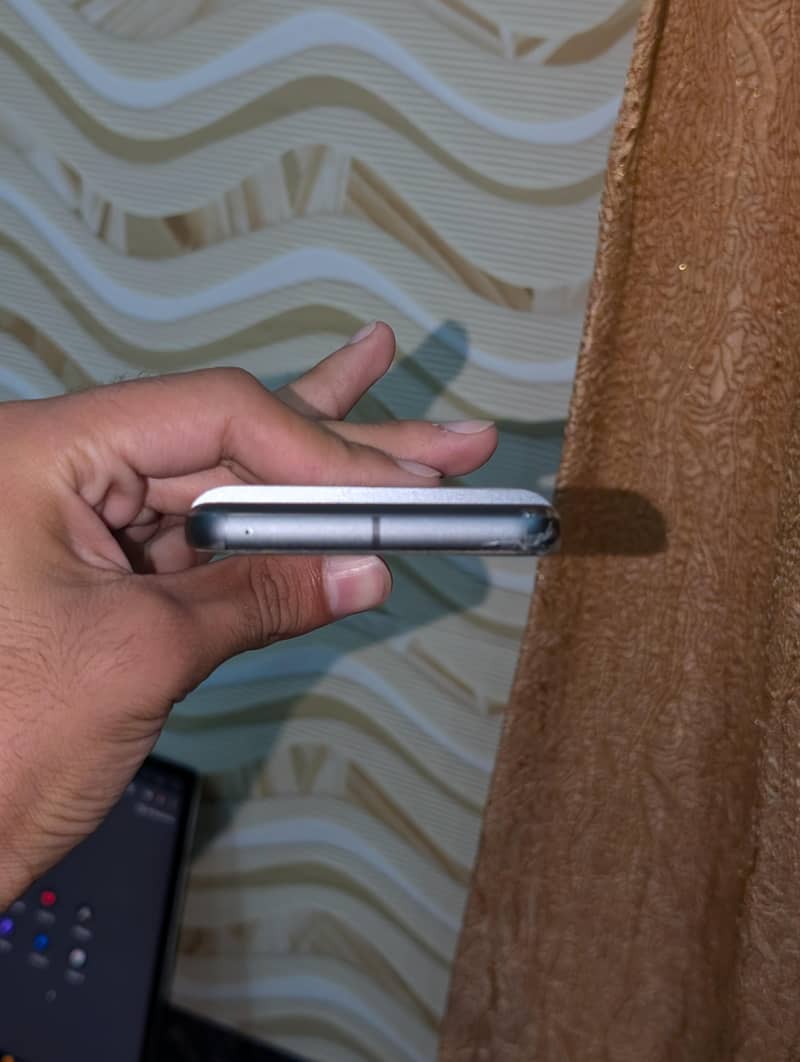 Google Pixel 8 4