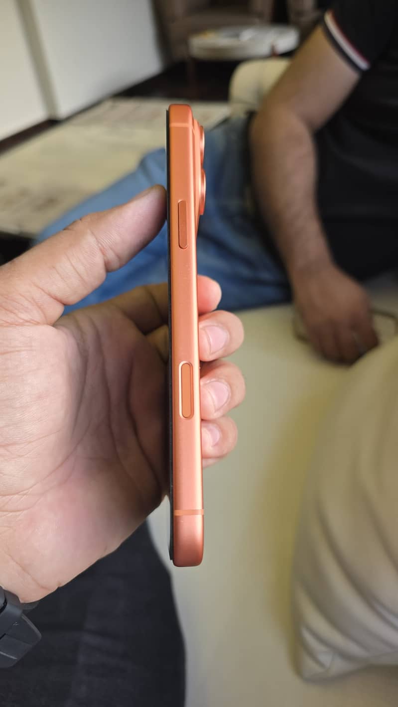 Apple iPhone 17 Pro Max 4
