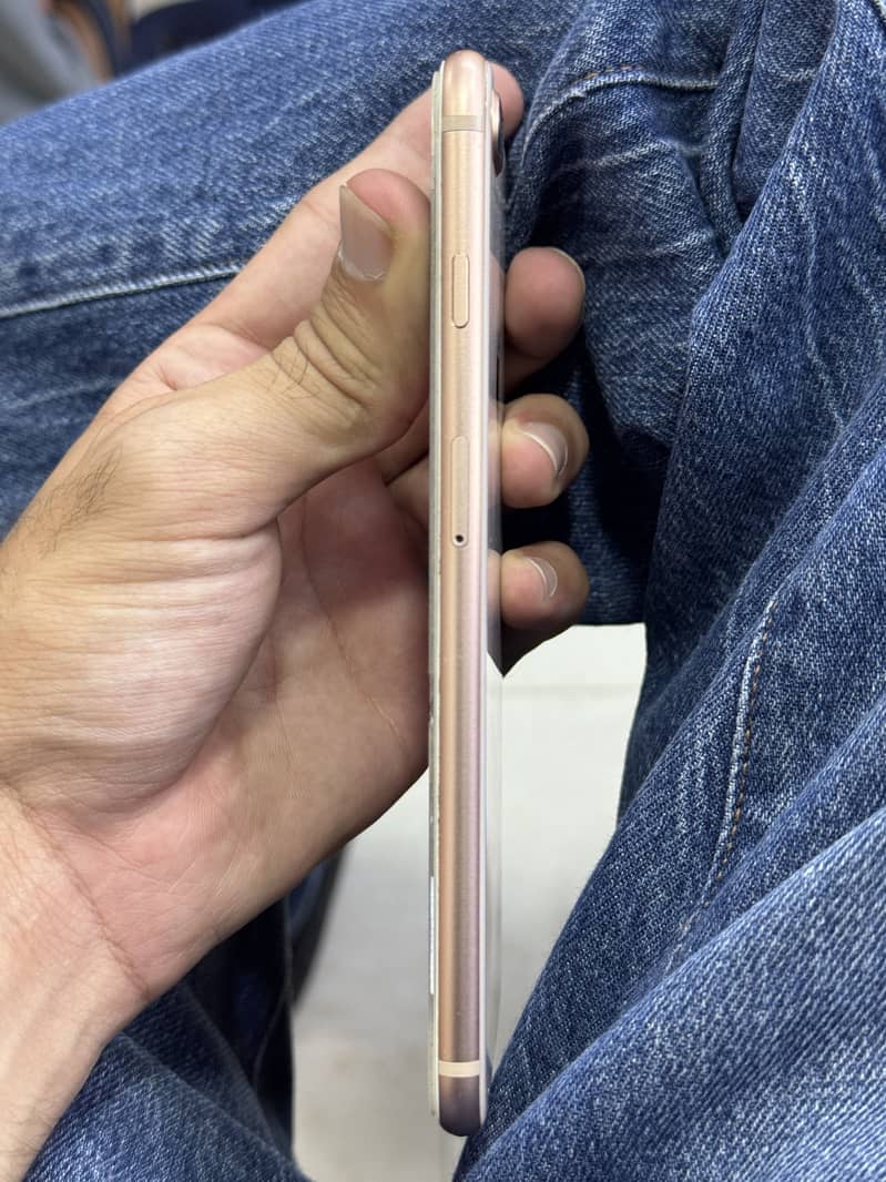 Apple iPhone 8 Plus 4