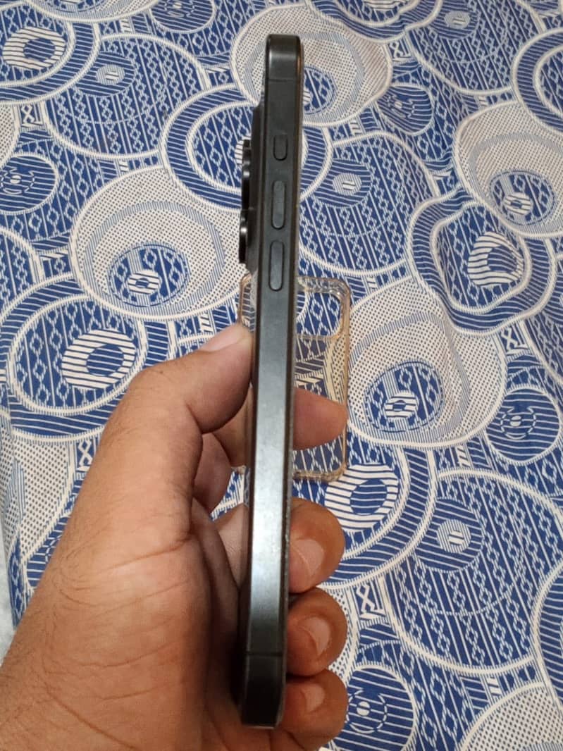 Apple iPhone 15 Pro Max 7