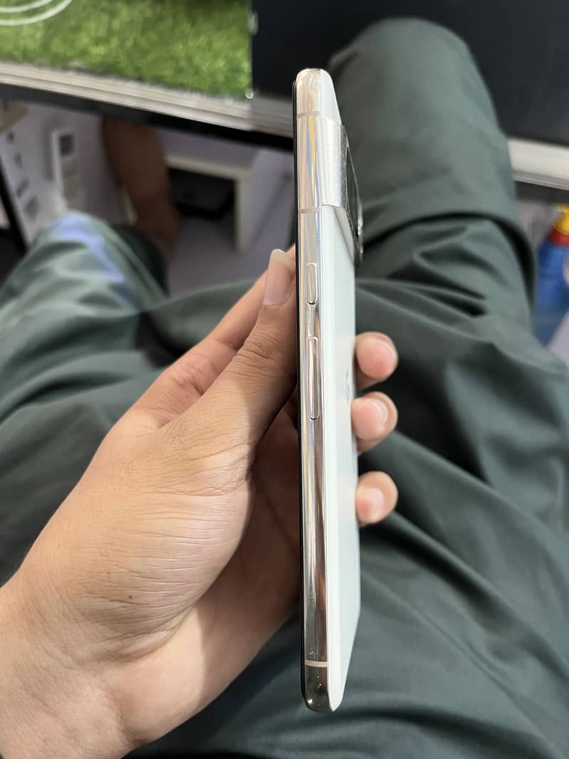 Google Pixel 8 Pro 2