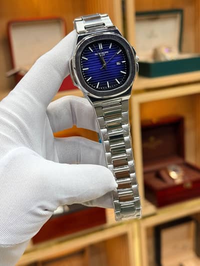 Branded Smartwatch for Sale - Excellent Condition with Box & Charger