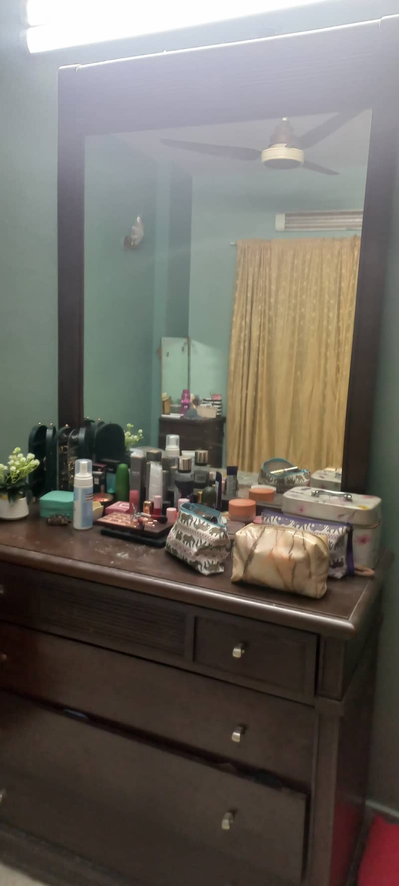 Dressing table and 2 side tables 2