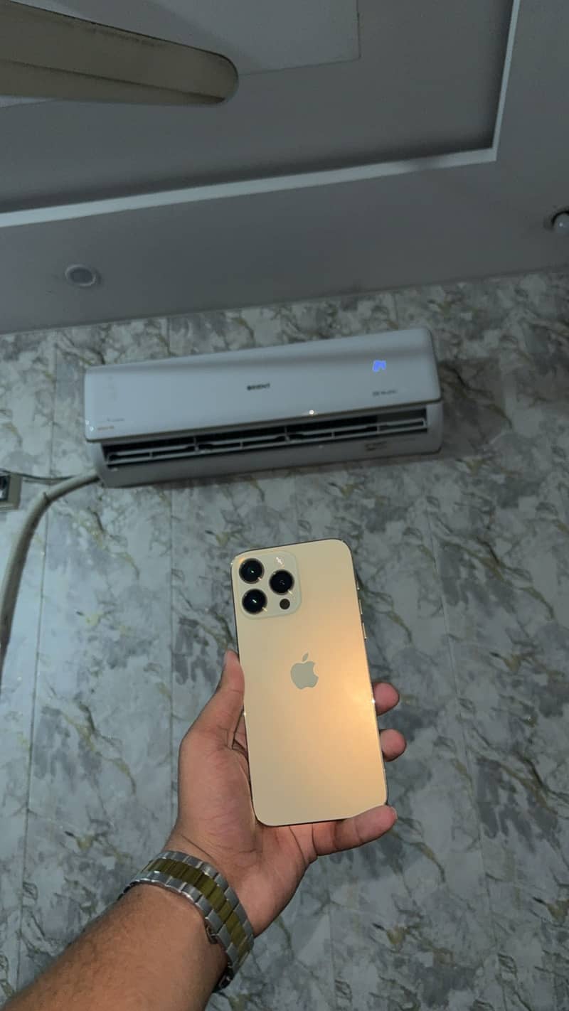 Apple iPhone 14 Pro Max 0