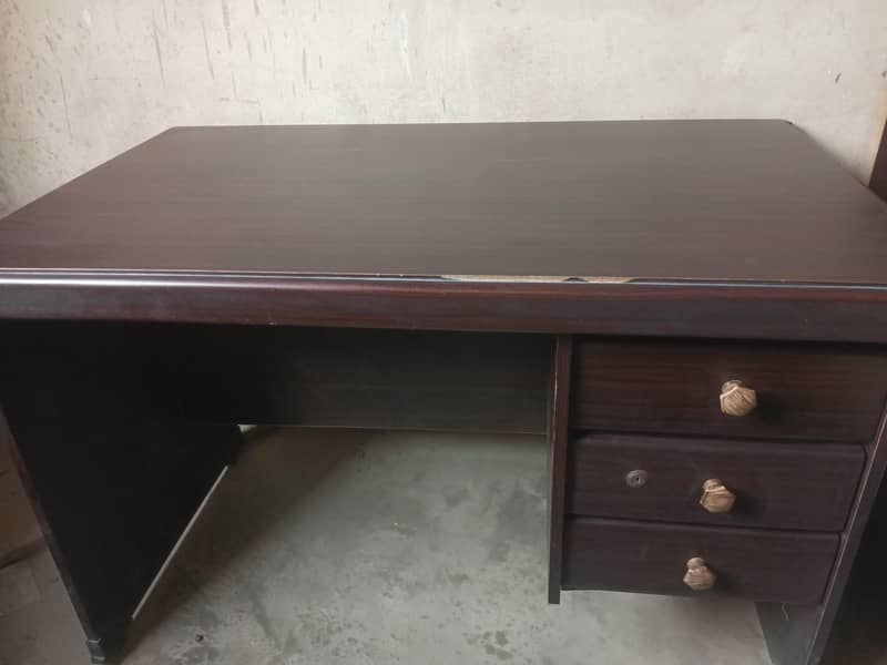 Study table /office table good condition 0