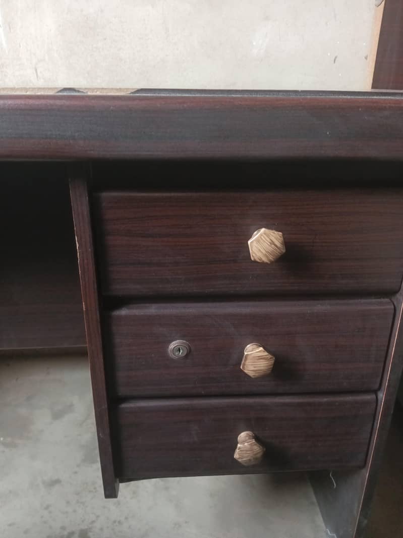 Study table /office table good condition 1
