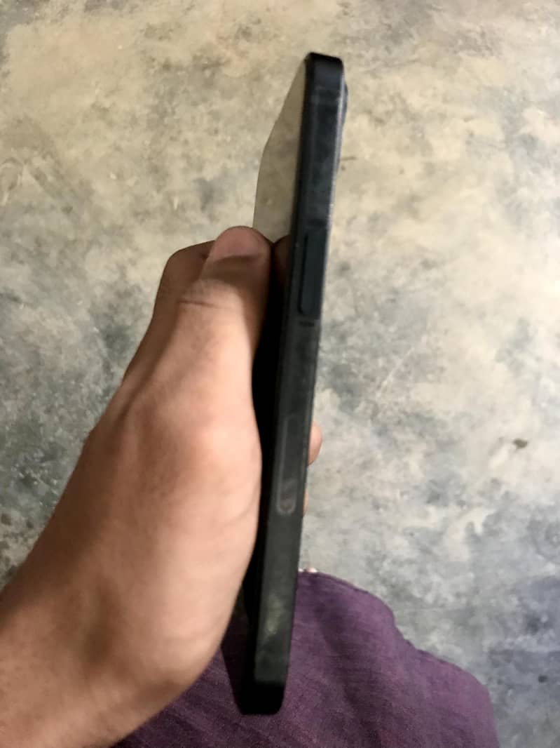 Apple iPhone 13 2