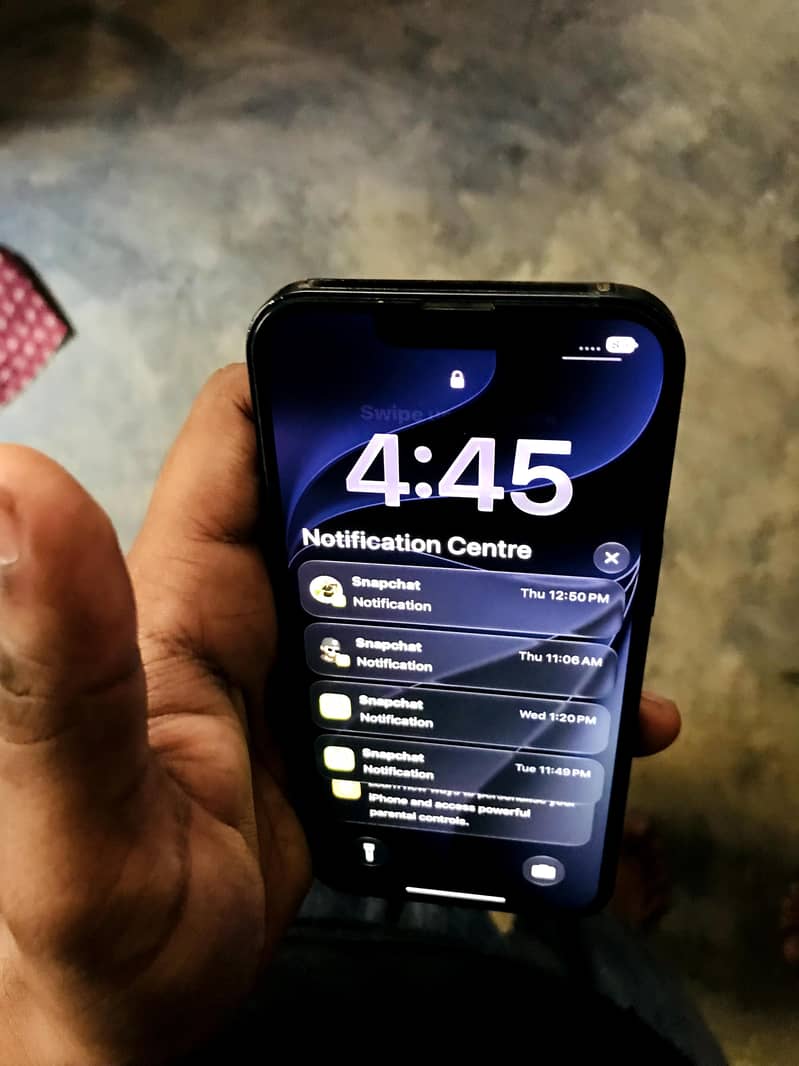 Apple iPhone 13 4