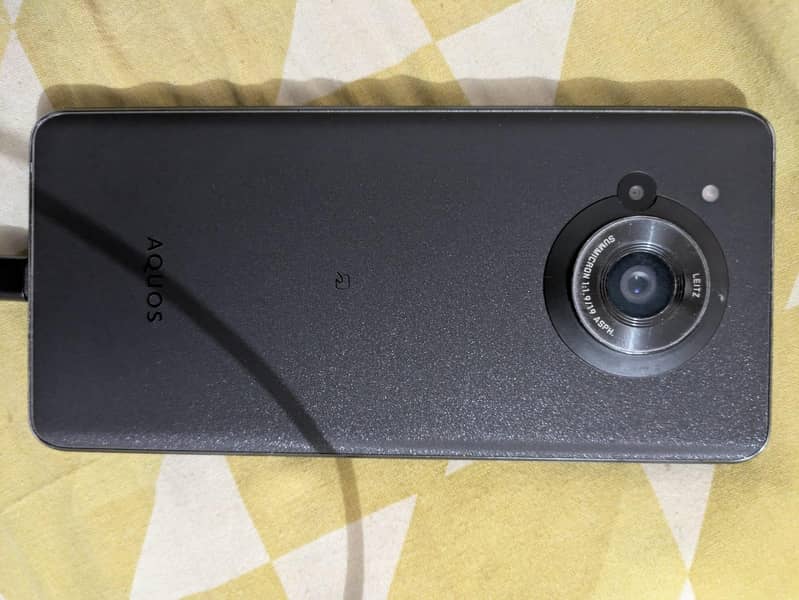 Sharp Aquos R7 1