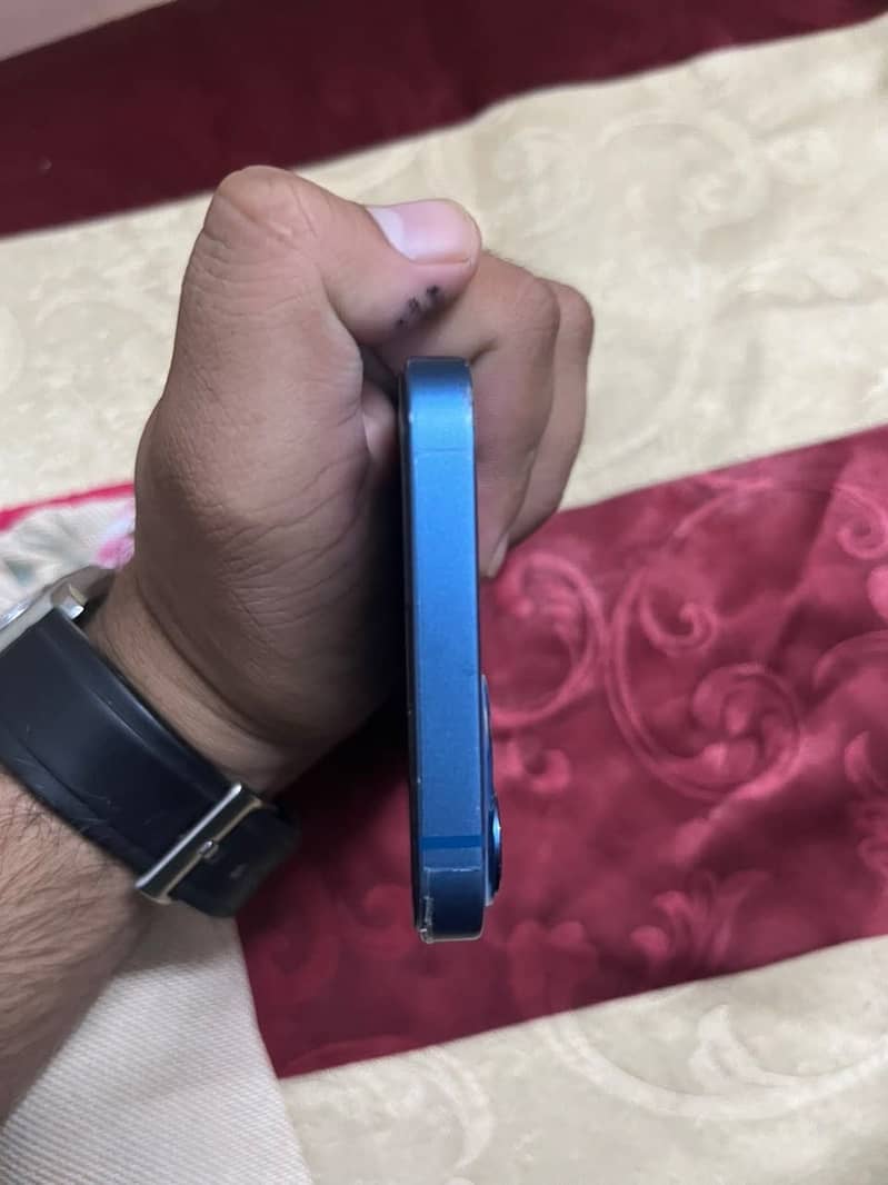 Apple iPhone 13 3