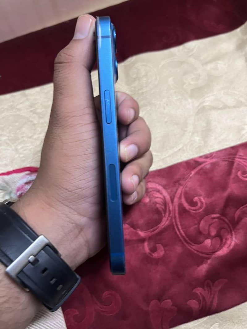 Apple iPhone 13 5