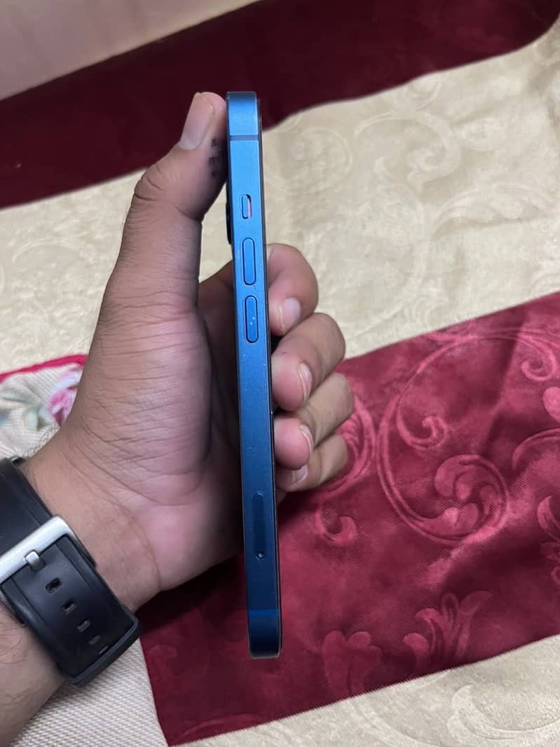 Apple iPhone 13 6