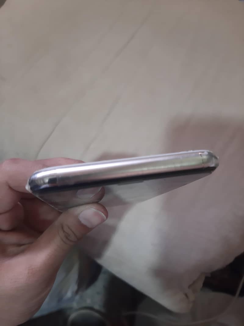 Apple iPhone X 3
