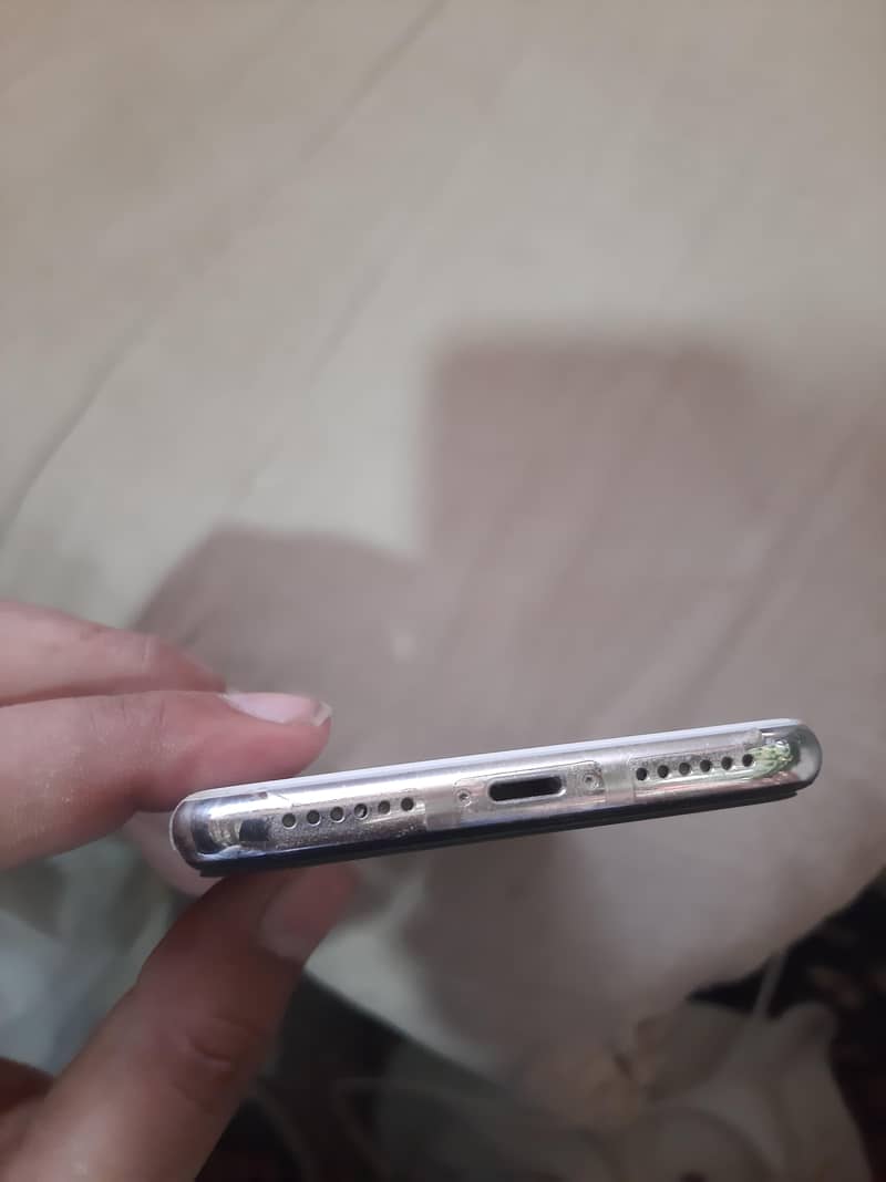 Apple iPhone X 5