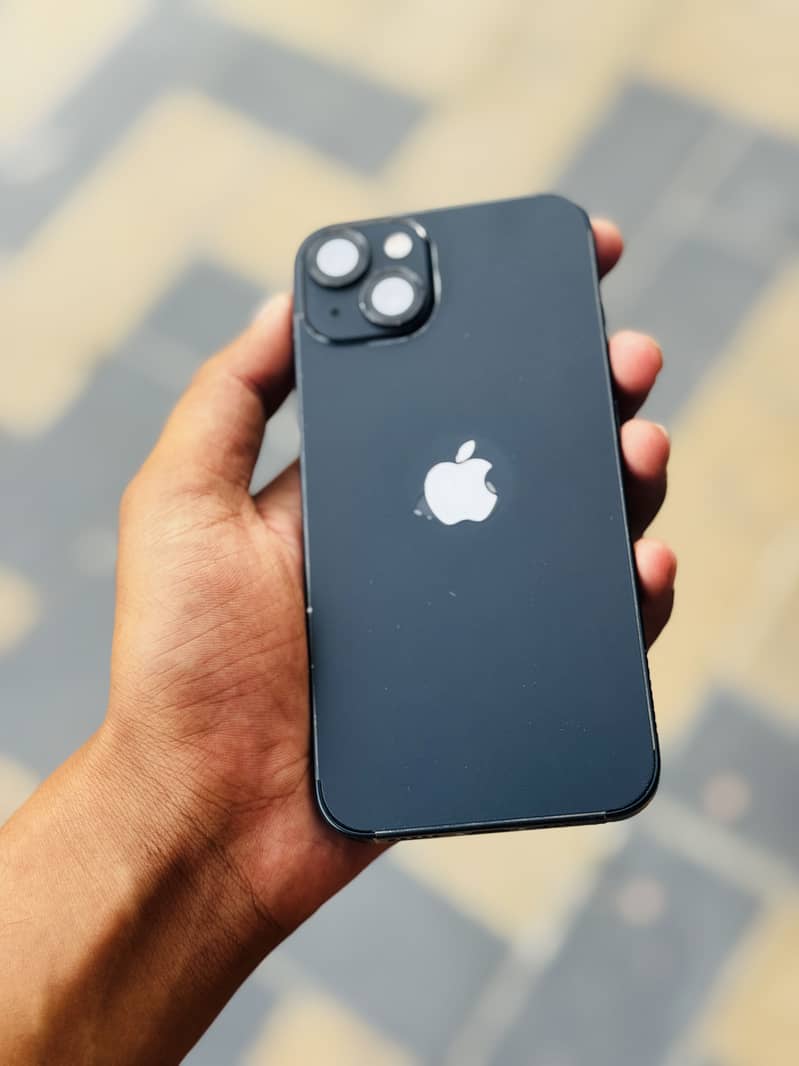 Apple iPhone 13 0