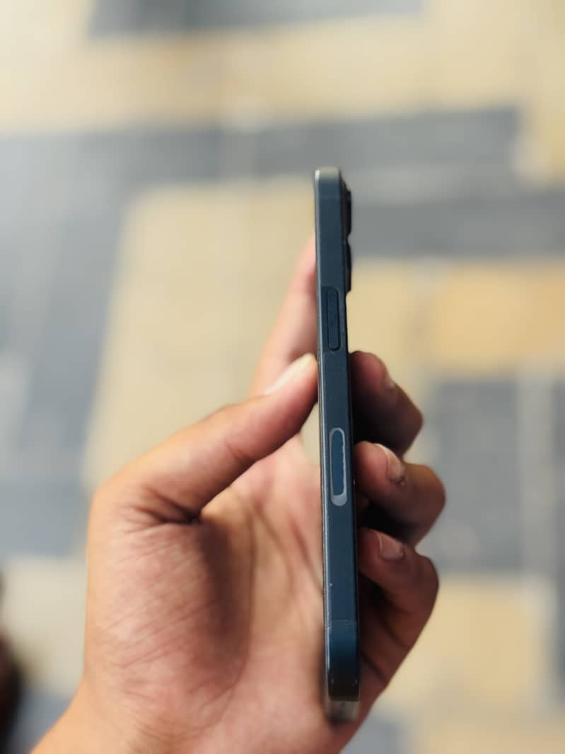 Apple iPhone 13 2