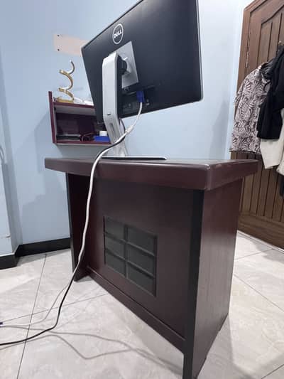 Study/Office table in good condition with no cracks