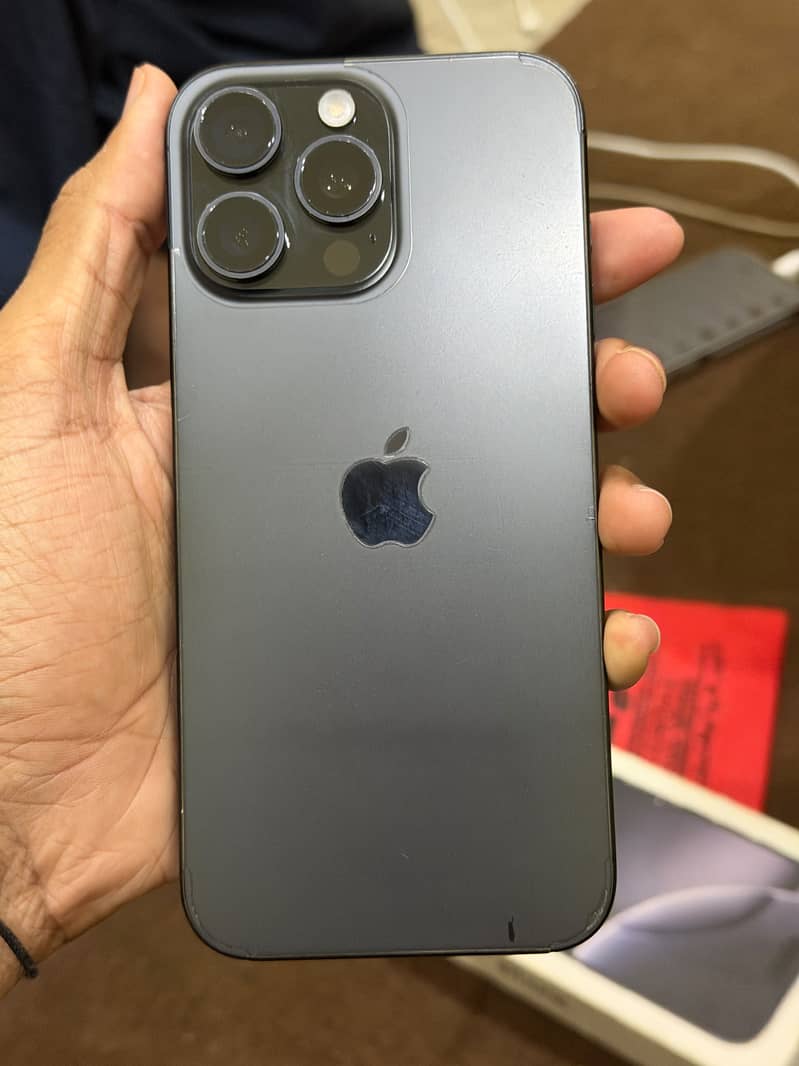 Apple iPhone 16 Pro Max 1