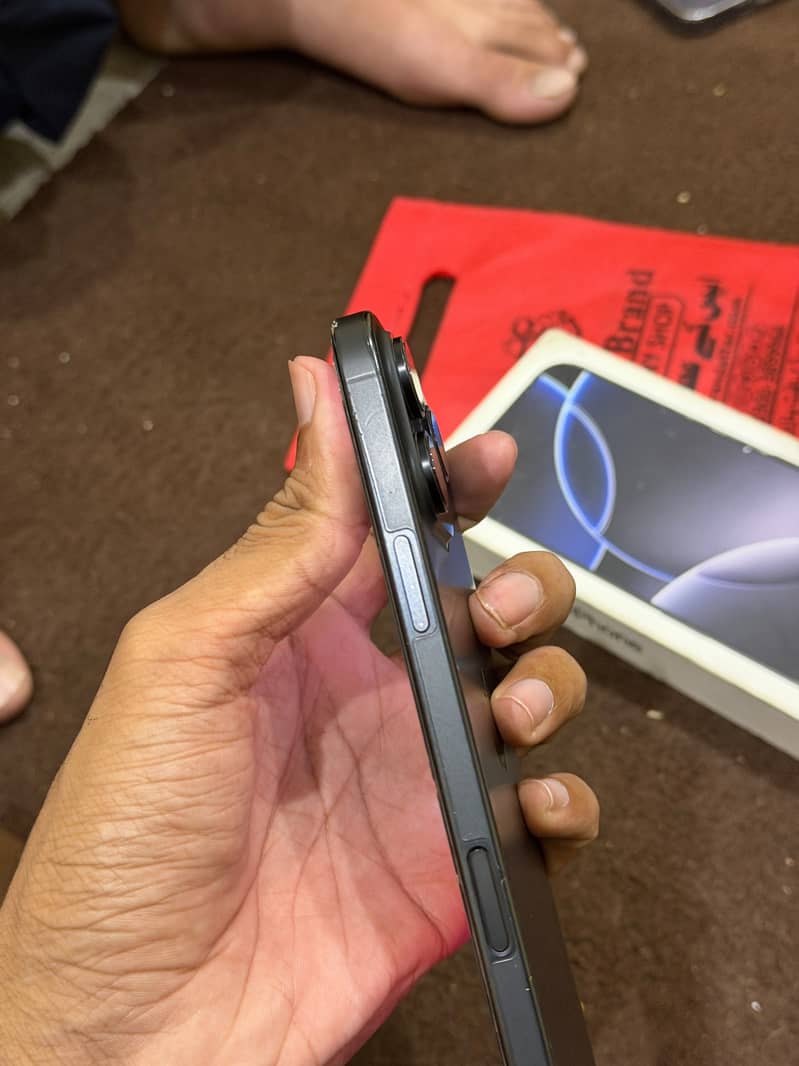 Apple iPhone 16 Pro Max 2