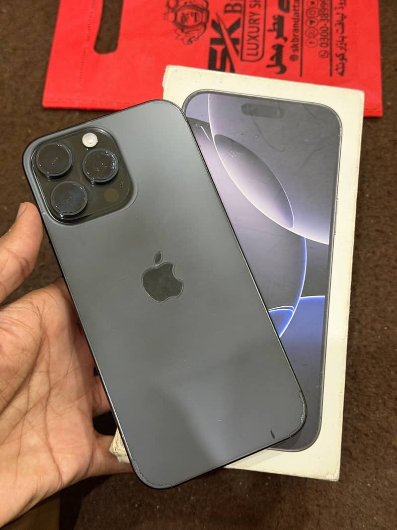 Apple iPhone 16 Pro Max 3