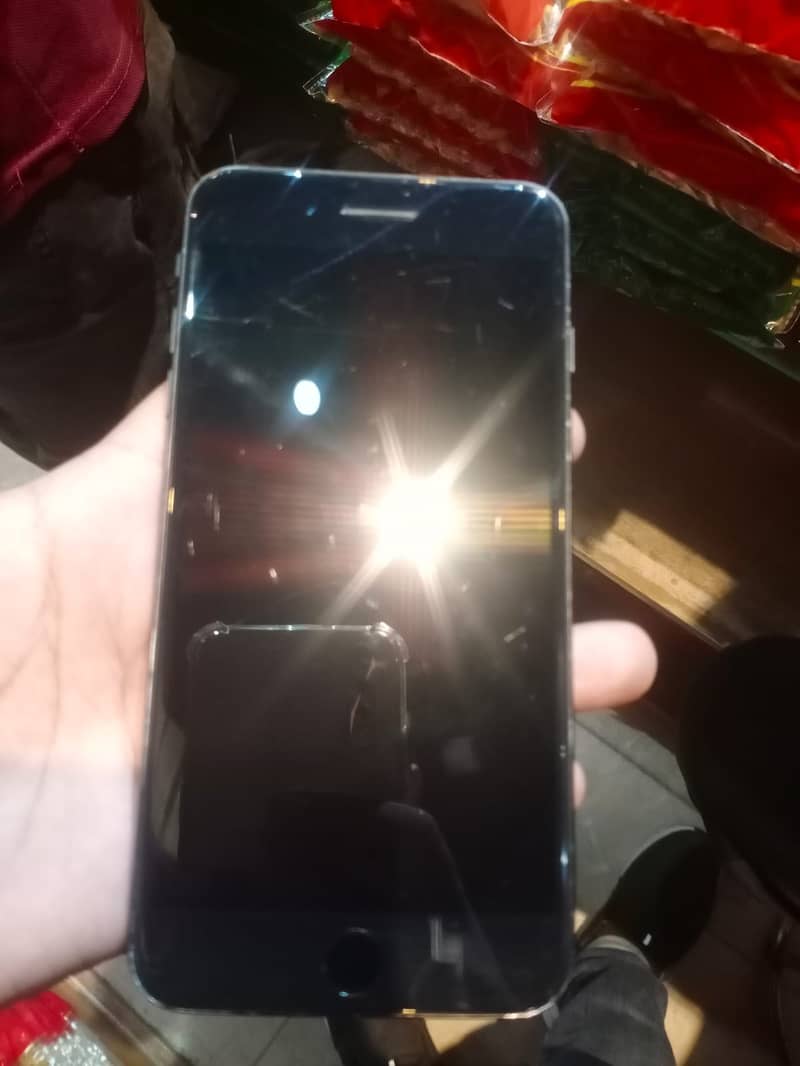 Apple iPhone 7 Plus 0