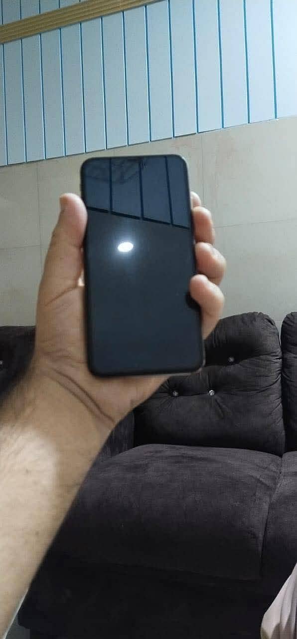 Apple iPhone XS Max 1