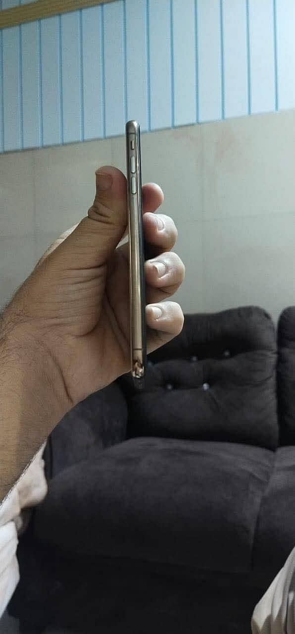 Apple iPhone XS Max 5
