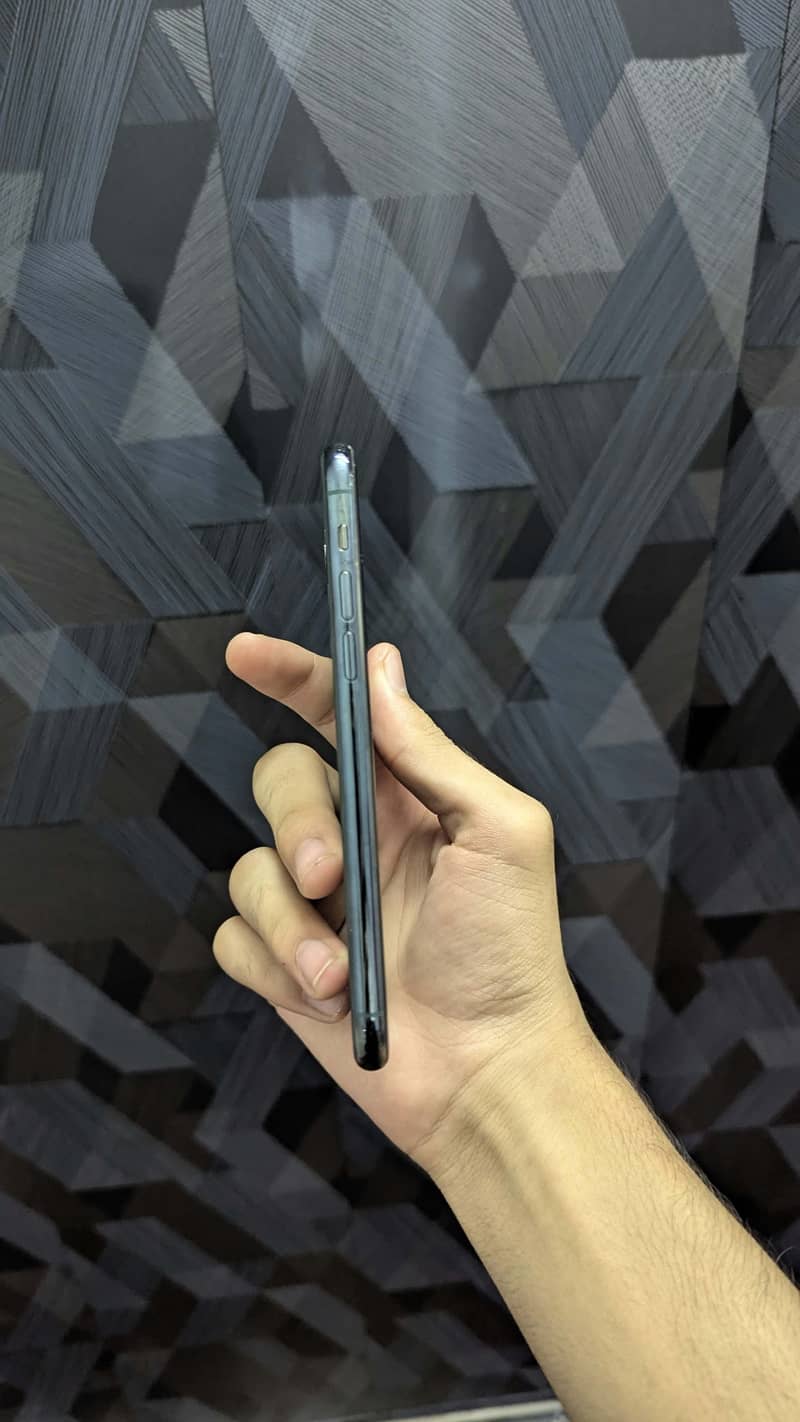 Apple iPhone 11 Pro 3