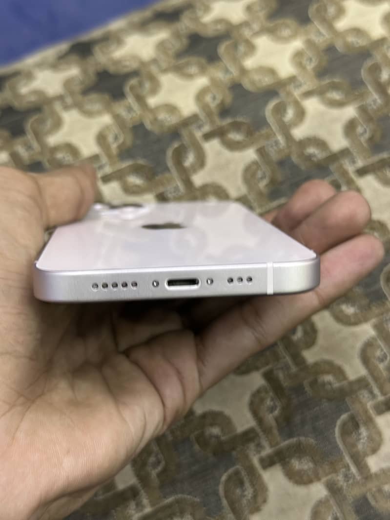 Apple iPhone 13 5