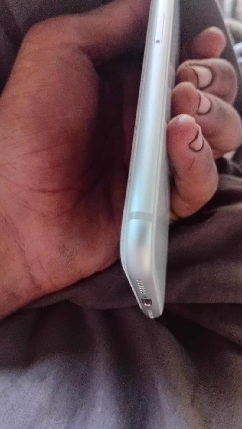 Apple iPhone 8 1