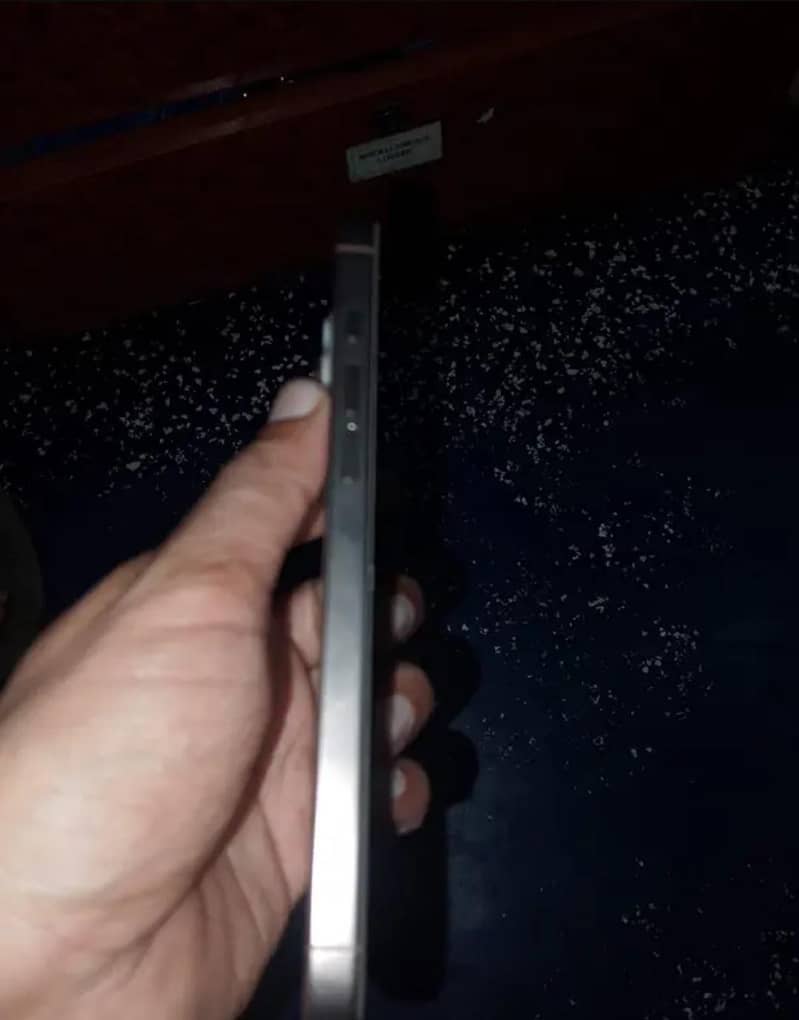 Apple iPhone 16 Pro Max 0