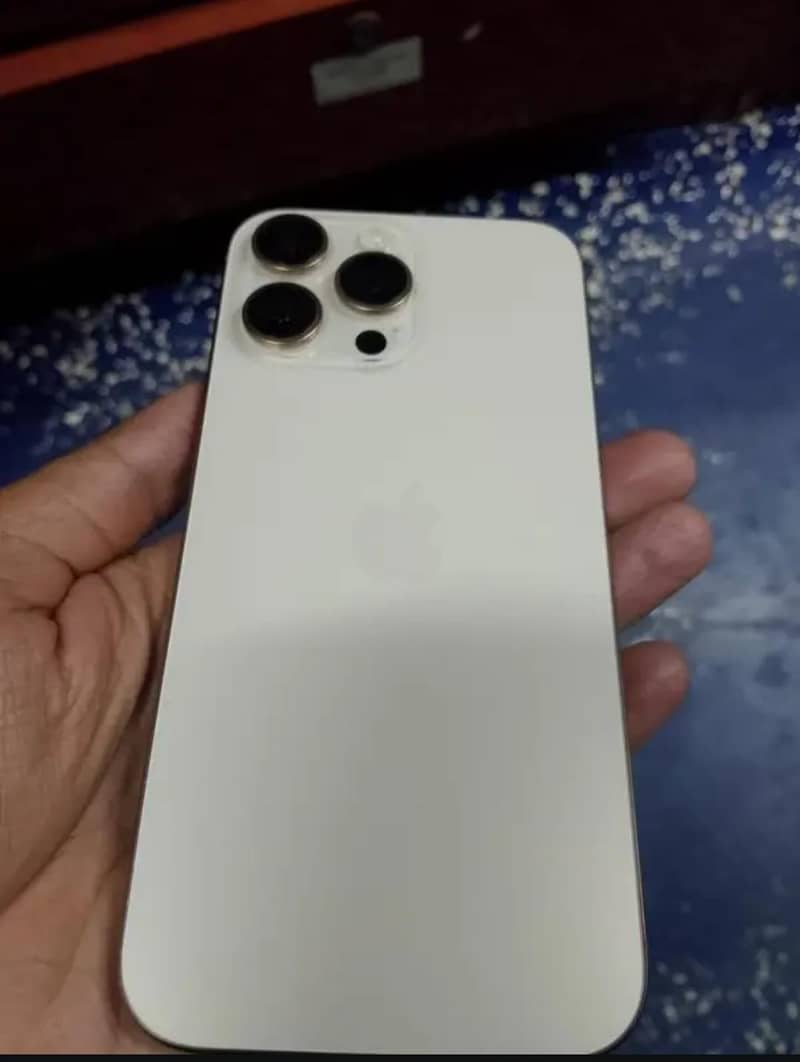 Apple iPhone 16 Pro Max 1
