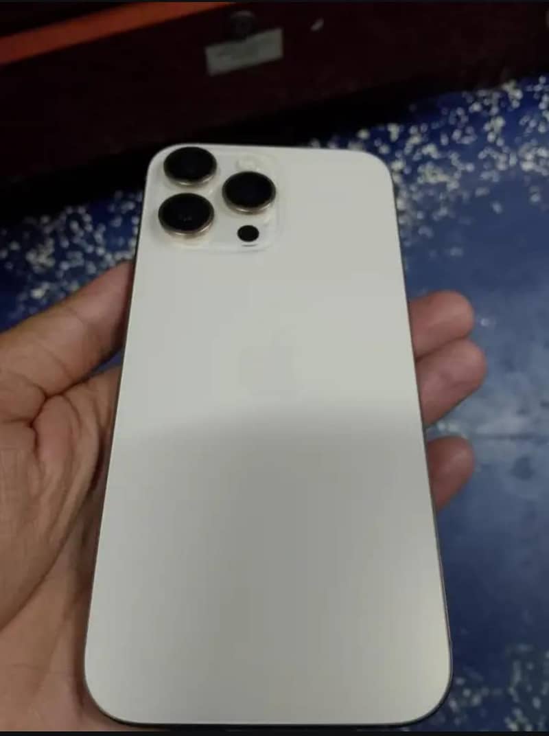 Apple iPhone 16 Pro Max 2