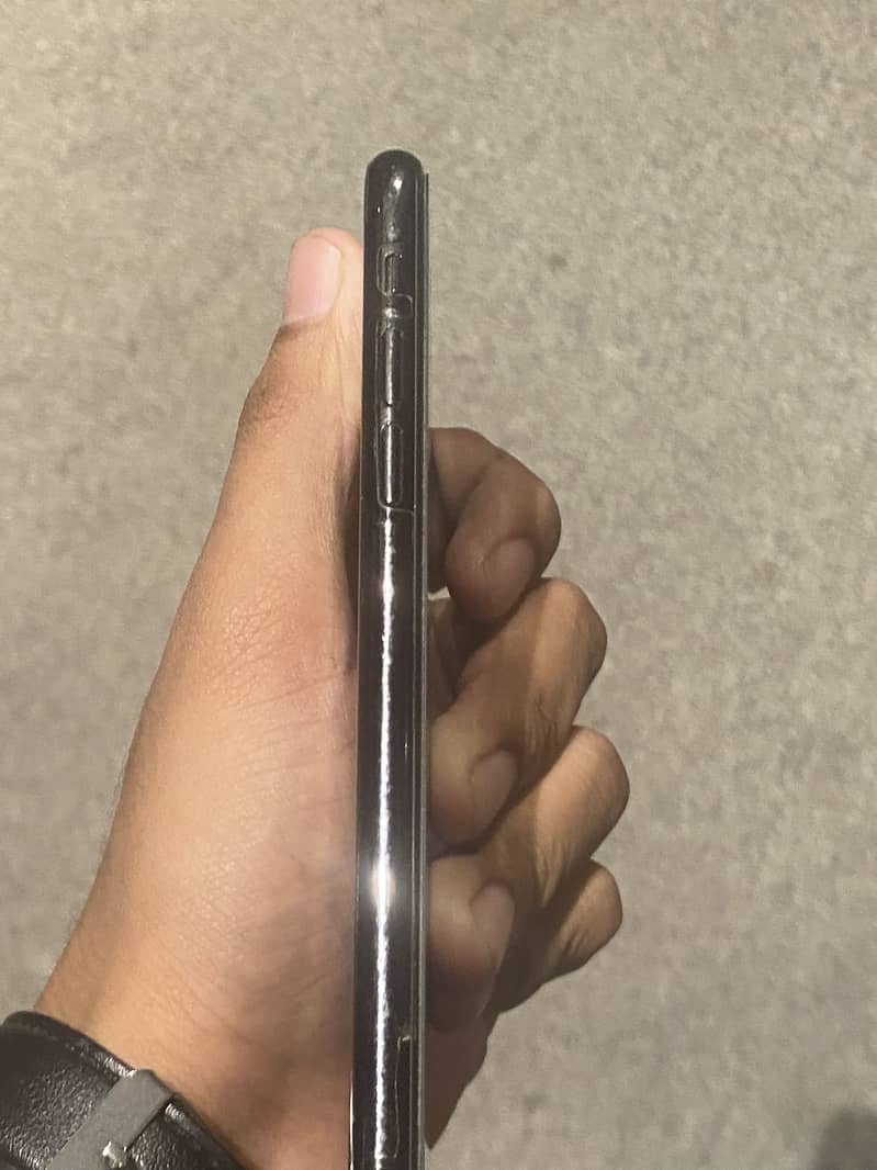 Apple iPhone XS 3