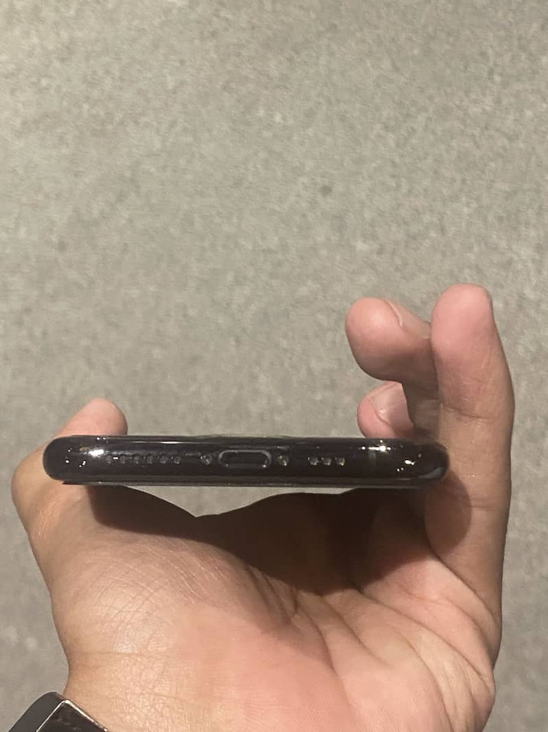 Apple iPhone XS 4