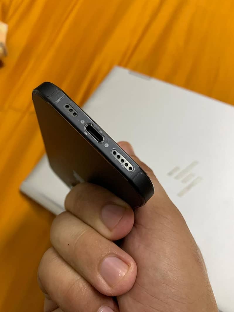 Apple iPhone 16 Pro 8