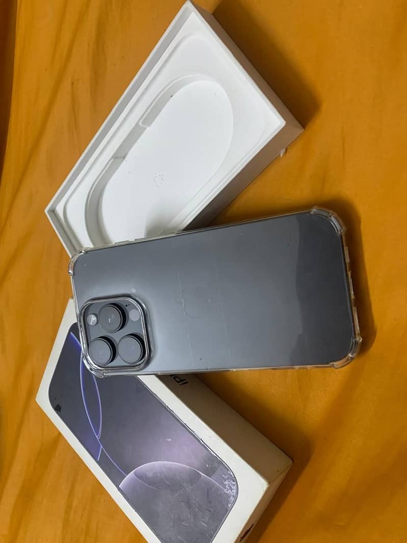 Apple iPhone 16 Pro 12