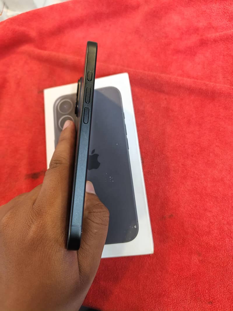 Apple iPhone 16 2