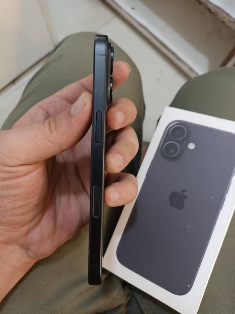 Apple iPhone 16 6