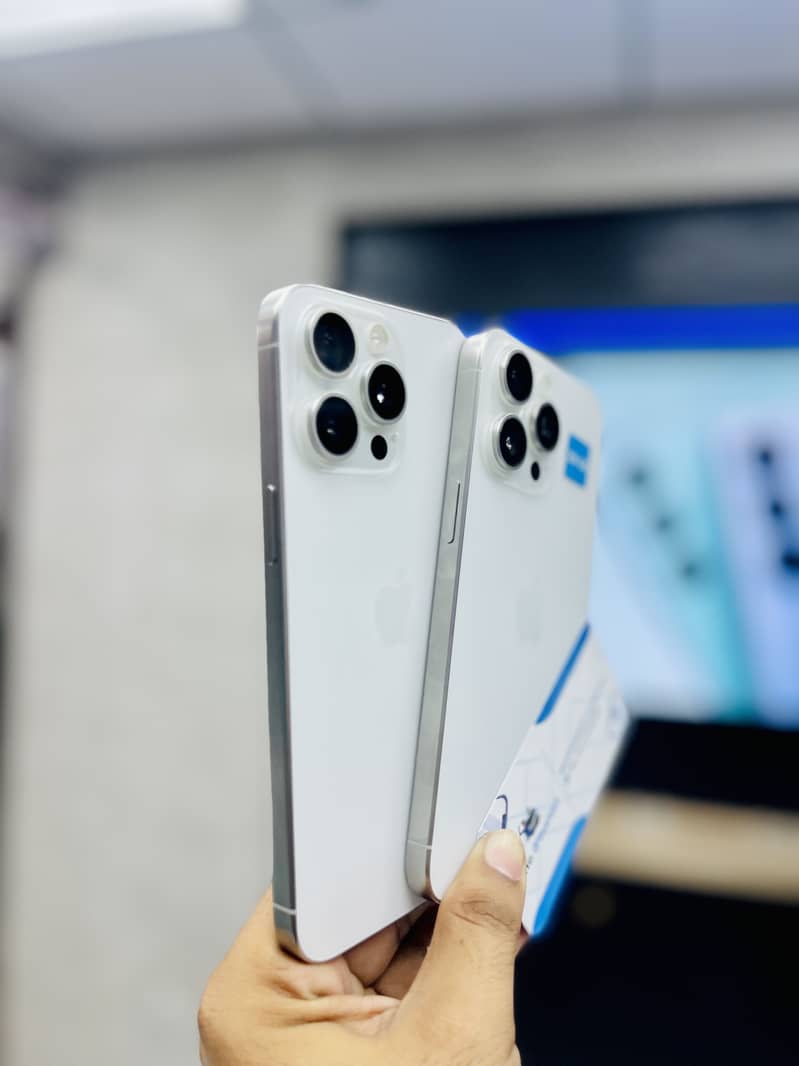 Apple iPhone 15 Pro Max 0