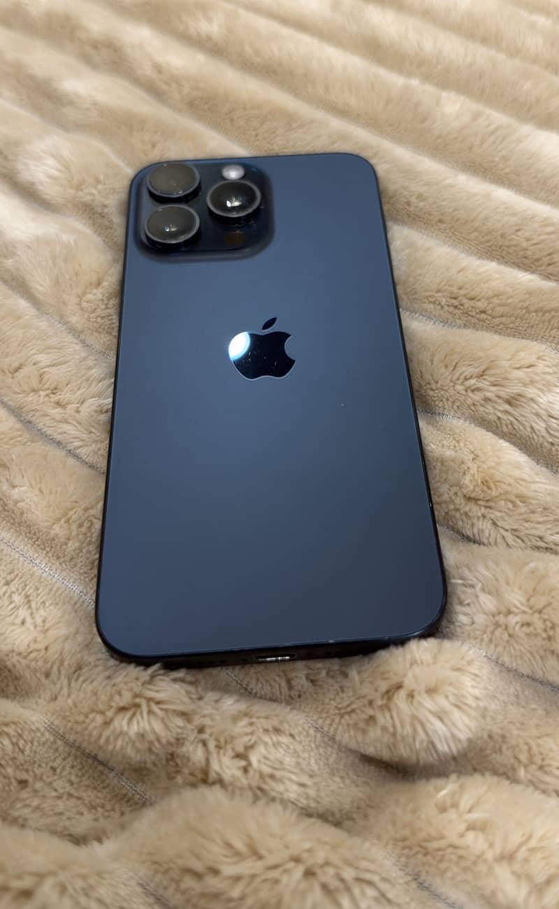 Apple iPhone 15 Pro Max 9