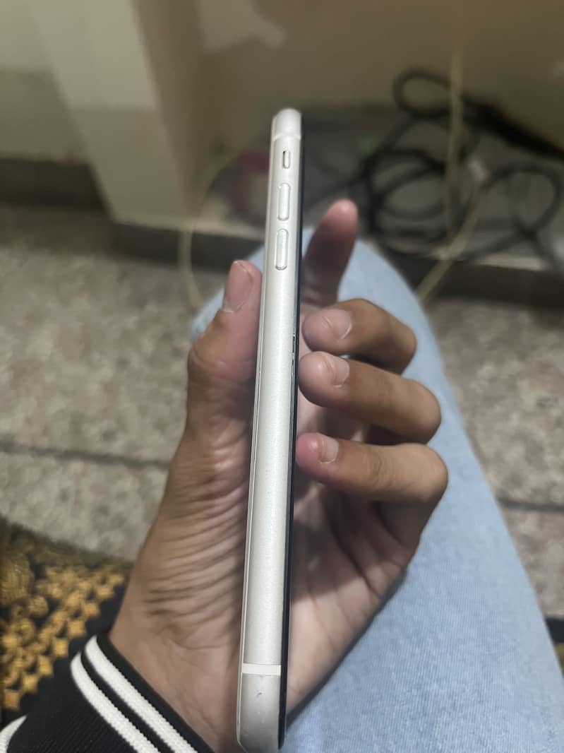 Apple iPhone XR 1