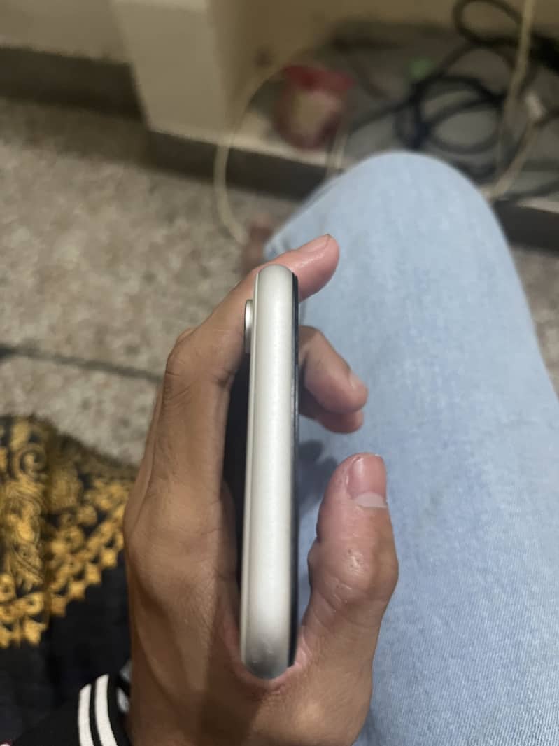 Apple iPhone XR 4